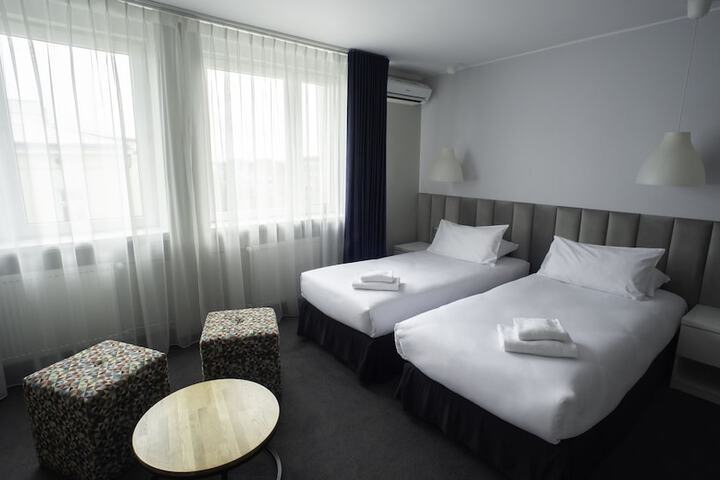 Room 35 of 82