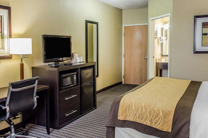 1 King Bed (8 of 8)