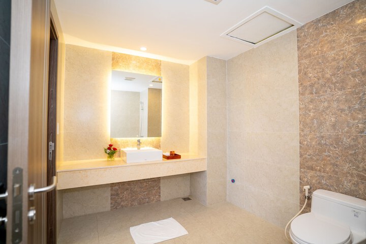 Room 52 of 80
