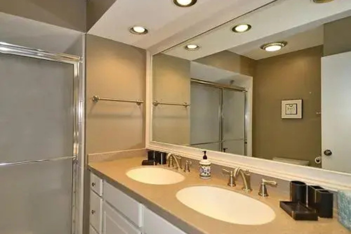 Room 10 of 10