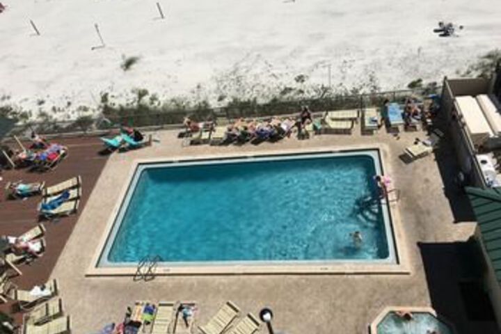 Pool 17 of 21