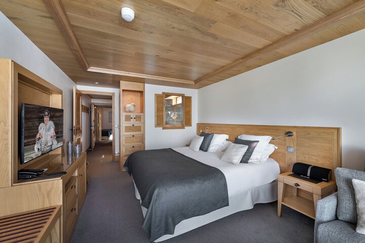 Room 25 of 193