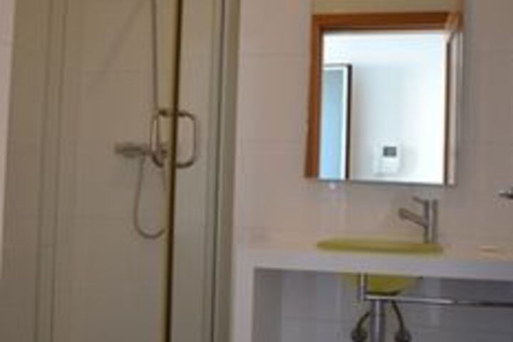 Room 6 of 18