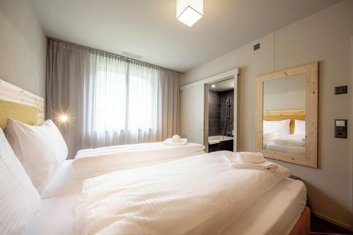 Room 5 of 111