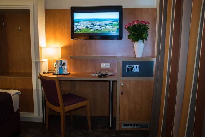 Room 26 of 40