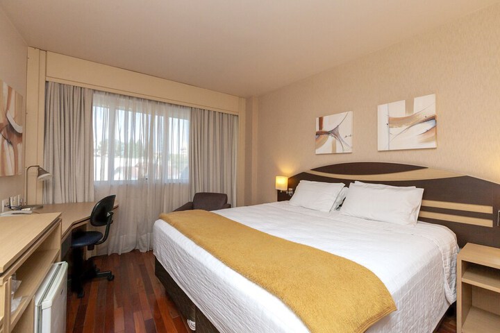 Room 12 of 28