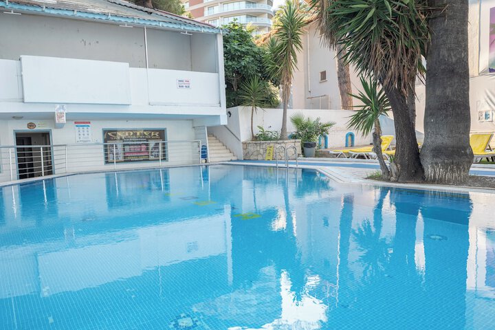 Pools & Facilities