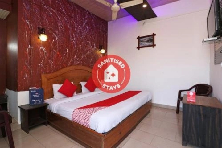 Oyo 27790 Hotel Adhiraj Palace