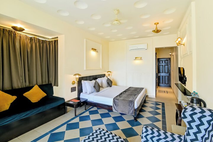 Room 13 of 64