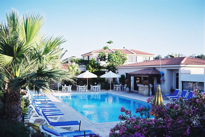 Hotel with Pool