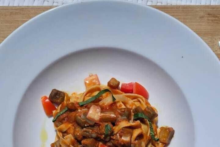 Lounge 52 of 84