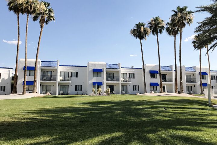 Hotel Exterior 92 of 113