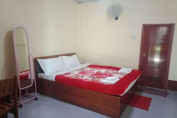 Room 4 of 20