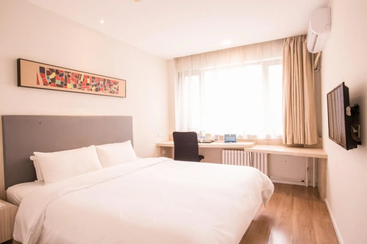 Room 2 of 10