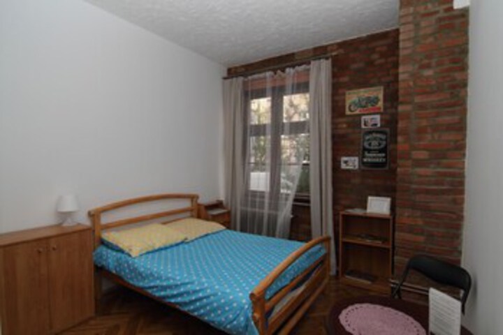 Room 7 of 9
