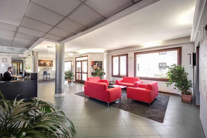 Entrance & Lobby