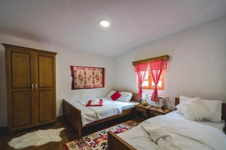 Room 8 of 129