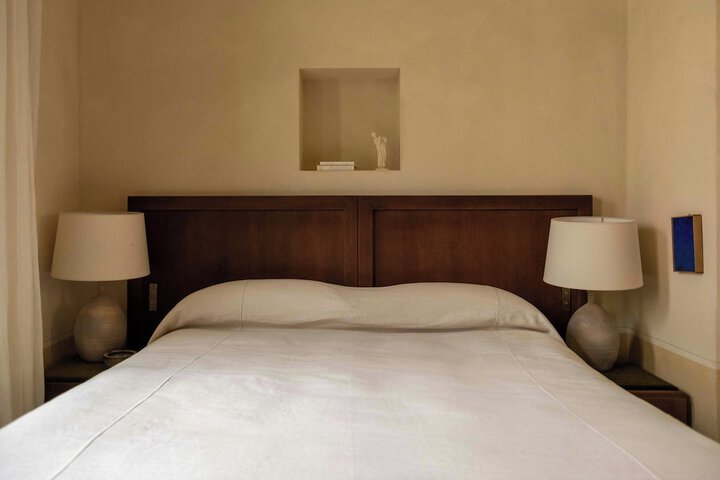 Room 25 of 187