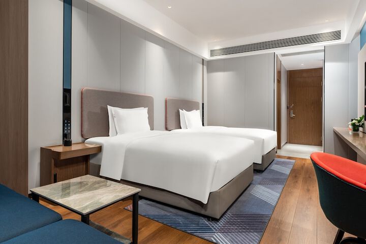 Room 8 of 38