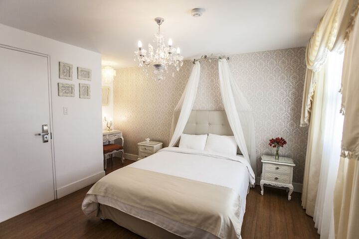 Room 16 of 34