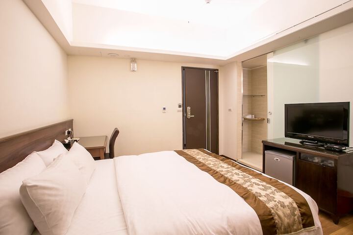 Room 9 of 25