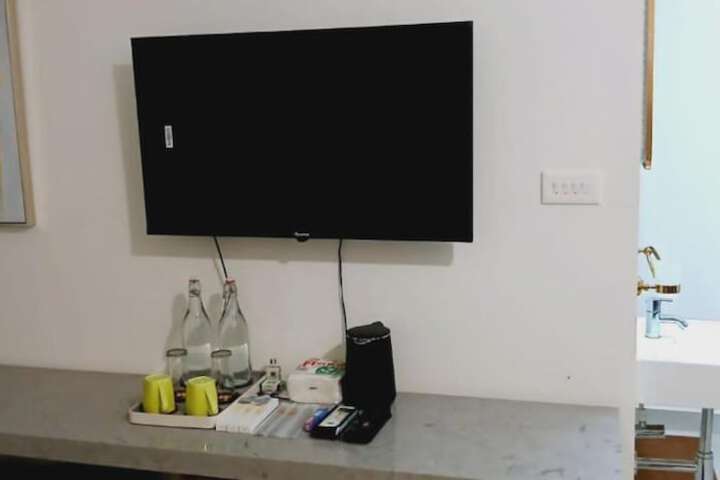 Room 8 of 31