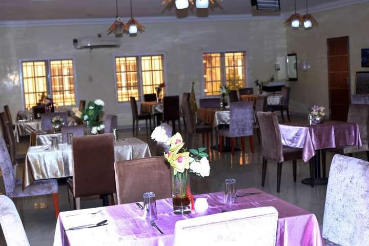 Dining 16 of 20