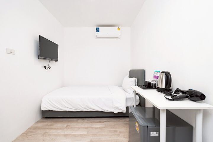 Room 11 of 60