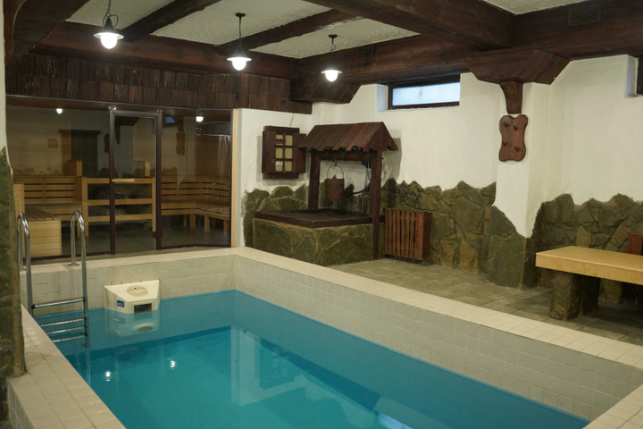 Pool 34 of 39