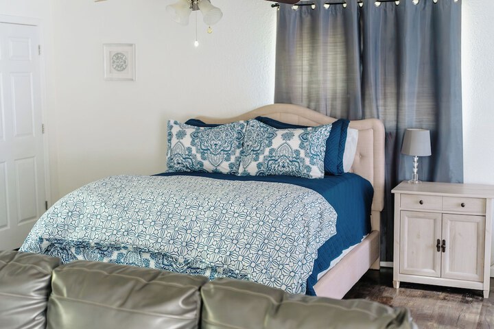 Room 2 of 4