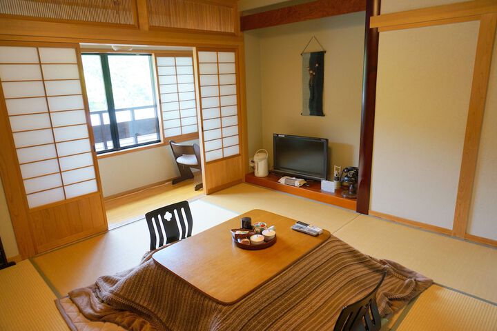 Room 14 of 33