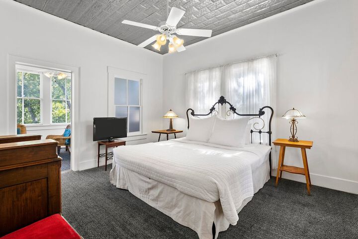 Room 36 of 100