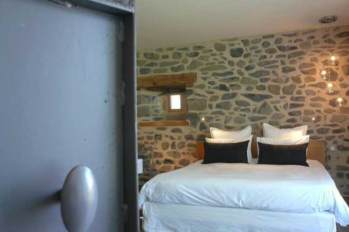 Room 3 of 65