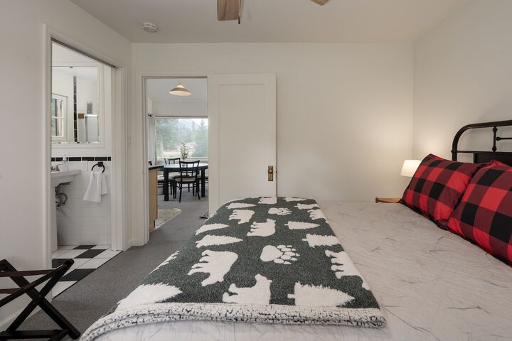 Room 2 of 115