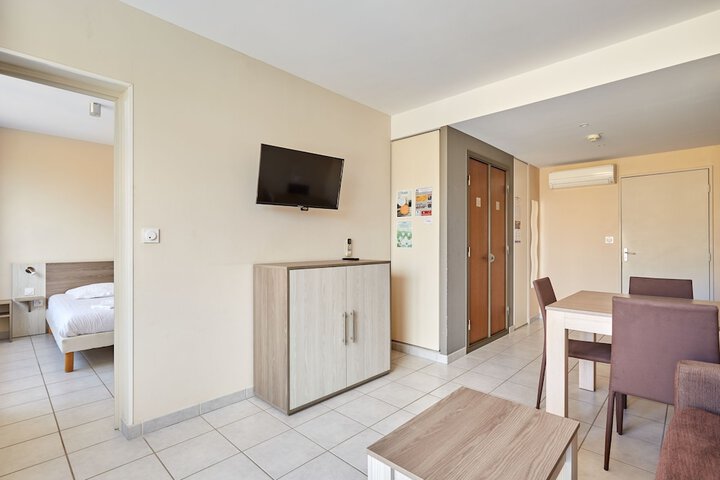 Room 15 of 74