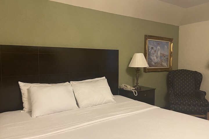 1 King Bed Deluxe Room (18 of 50)