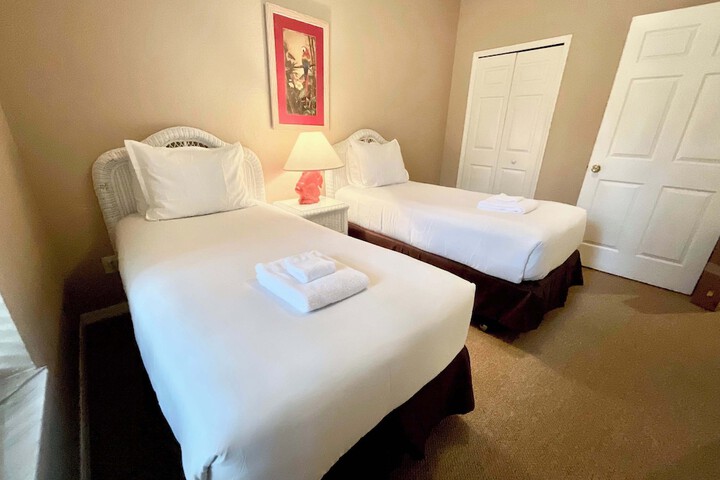 Room 2 of 32