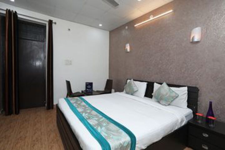 Room 10 of 21