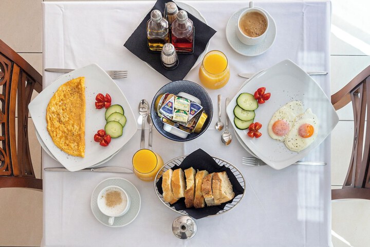 Breakfast/Coffee Service 98 of 132