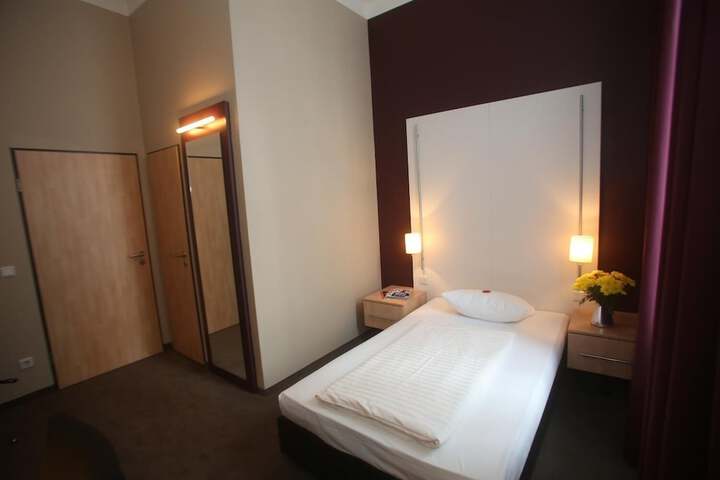 Room 9 of 23
