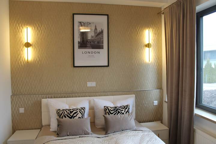 Room 6 of 15