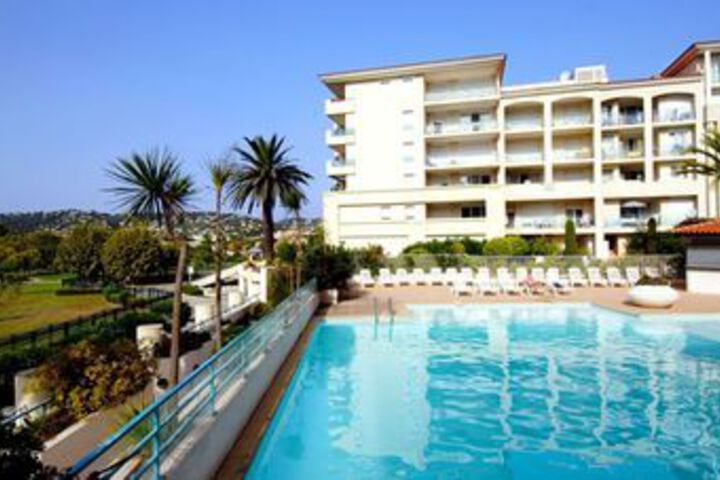 Hotel Pool