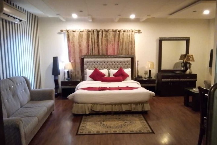 Room 3 of 24