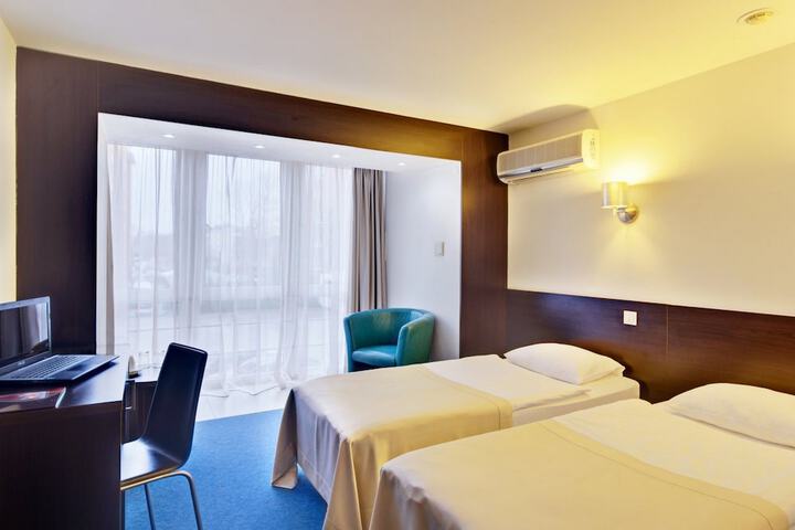 Room 3 of 37