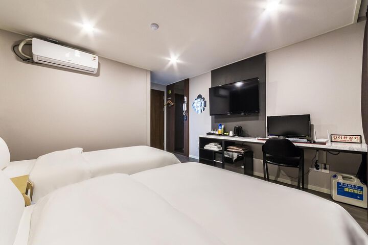Room 63 of 155