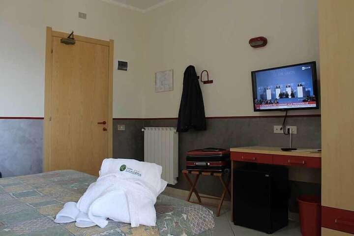 Room 9 of 31