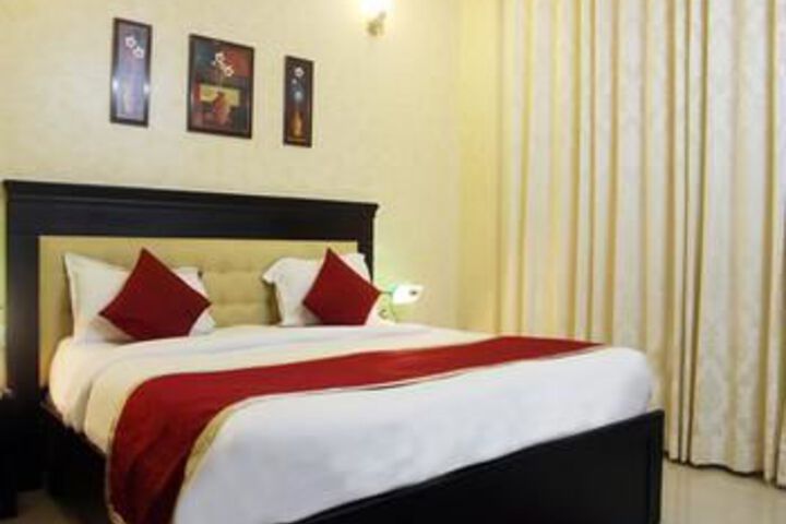 Room 11 of 28