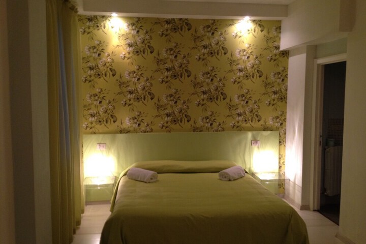 Room 6 of 35