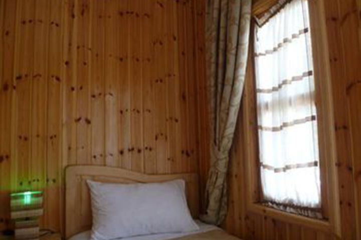 Room 15 of 28