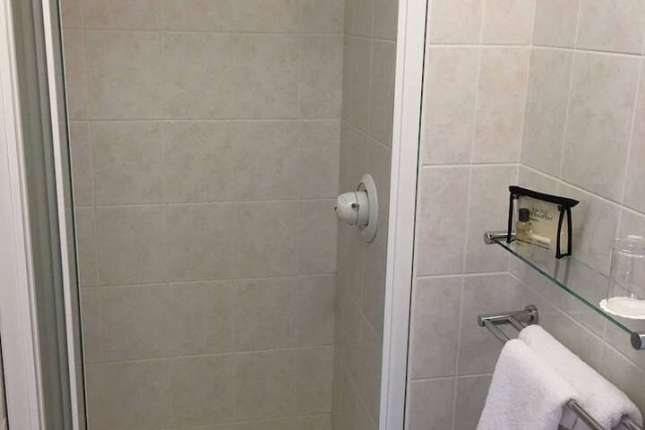 Room 4 of 43